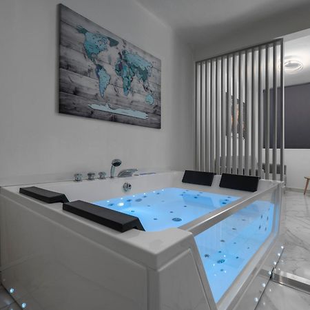 Premium Jacuzzi Suite At The City Center, By Aqua Platinum Thessaloníki Exteriör bild
