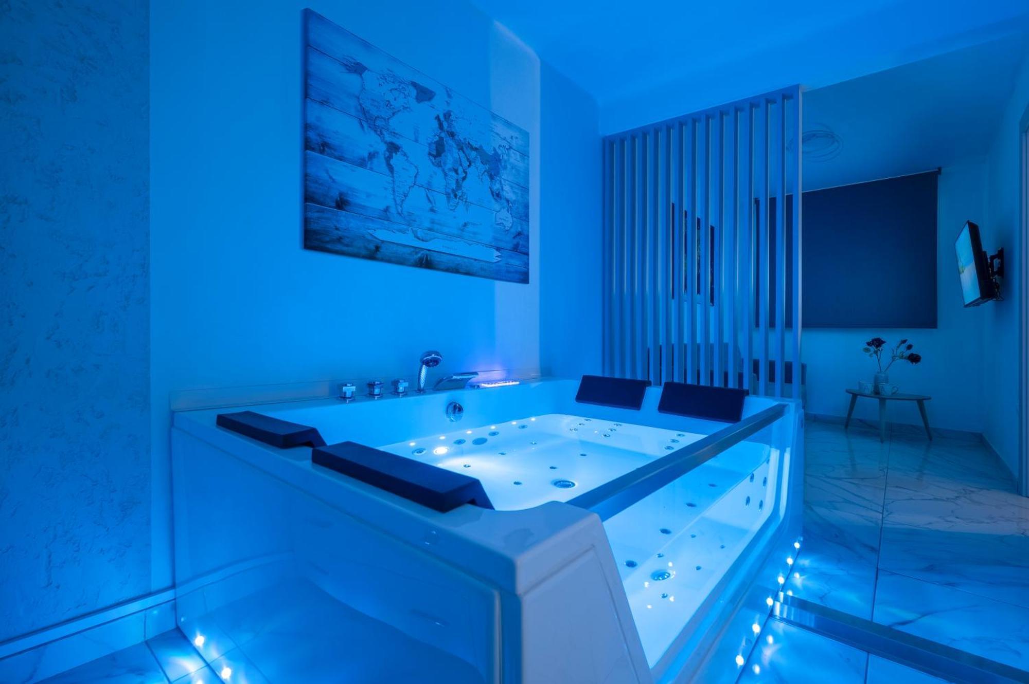 Premium Jacuzzi Suite At The City Center, By Aqua Platinum Thessaloníki Exteriör bild
